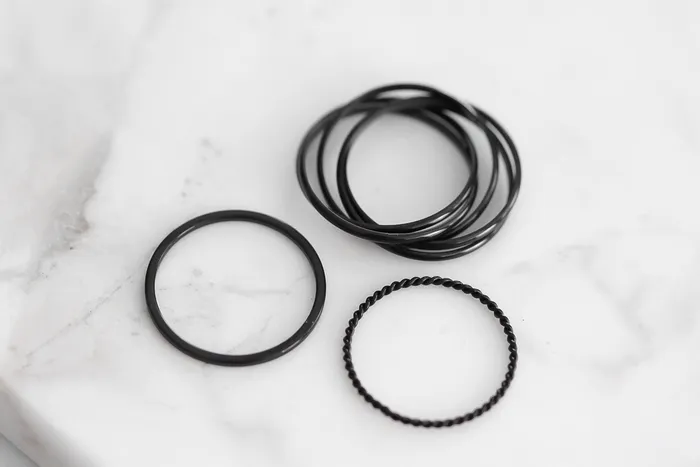 Kinsley Armelle Rings Goddess Collection Black Ring Set