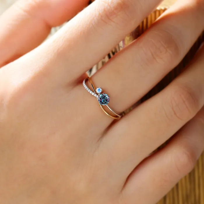 PENFINE Rings 5mm Dainty round alexandrite ring Unique moonstone alexandrite engagement ring split shank Delicate June birthstone wedding ring for women