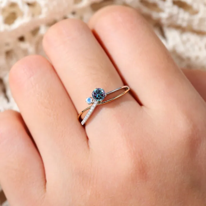 PENFINE Rings 5mm Dainty round alexandrite ring Unique moonstone alexandrite engagement ring split shank Delicate June birthstone wedding ring for women