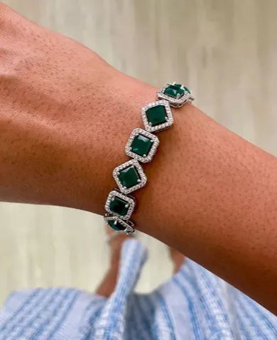 PRERTO ECOMMERCE PRIVATE LIMITED Necklaces Rosa Serpentine Emerald Diamond Necklace Set