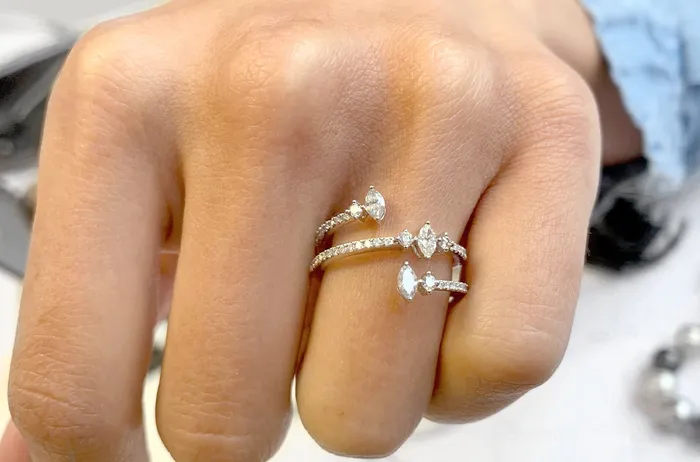 Albert Hern Rings Ring 18kt White Gold Spiral Marquise Round Diamonds