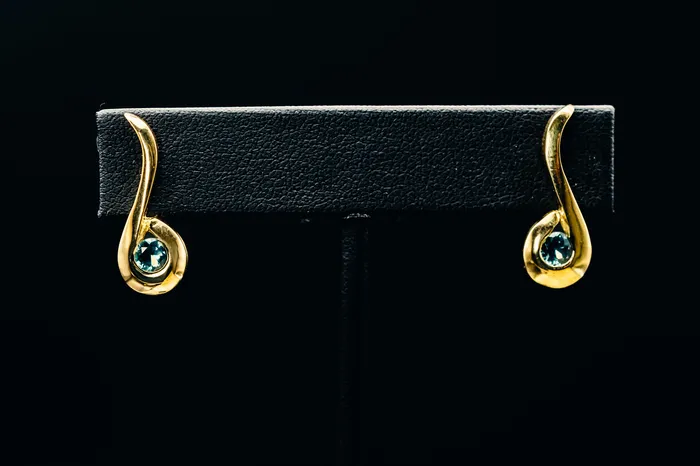 Art FX fine jewelry Earrings 18k Yellow Gold Custom Montana Sapphire Drop Earrings
