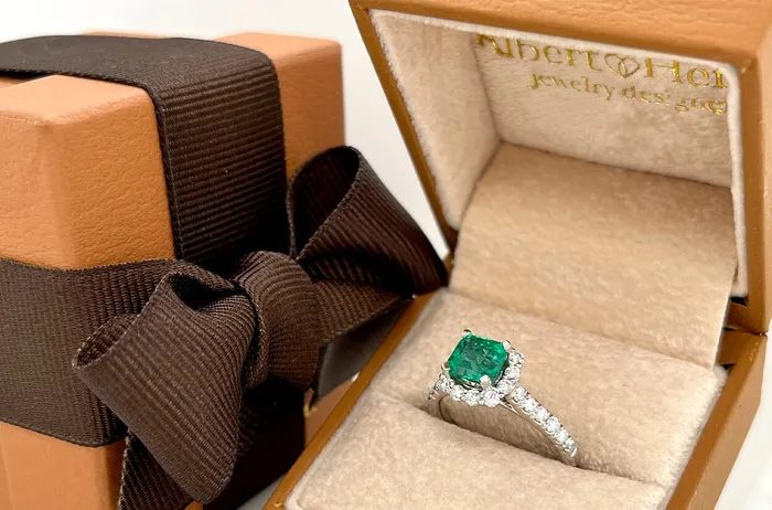 Rings Ring 18kt Gold Square Emerald Diamonds Halo Albert Hern Rings Ring 18kt Gold Square Emerald Diamonds Halo Albert Hern