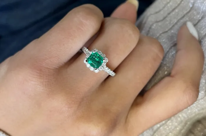 Rings Ring 18kt Gold Square Emerald Diamonds Halo Albert Hern Rings Ring 18kt Gold Square Emerald Diamonds Halo Albert Hern