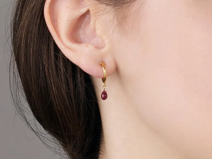 Earrings GURHAN Dew Gold Ruby Huggie Hoop Earrings Thin Round with Single Briolette GG GOLD CLS