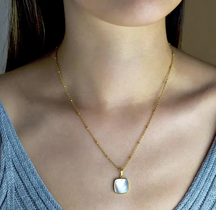 HERMI PEARL PENDANT NECKLACE Mai Dsire Necklaces