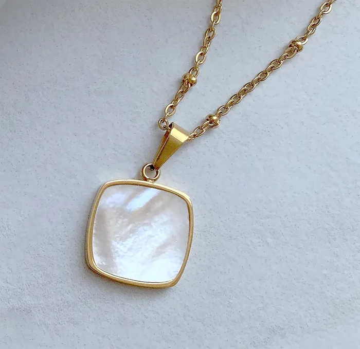 HERMI PEARL PENDANT NECKLACE Mai Dsire Necklaces
