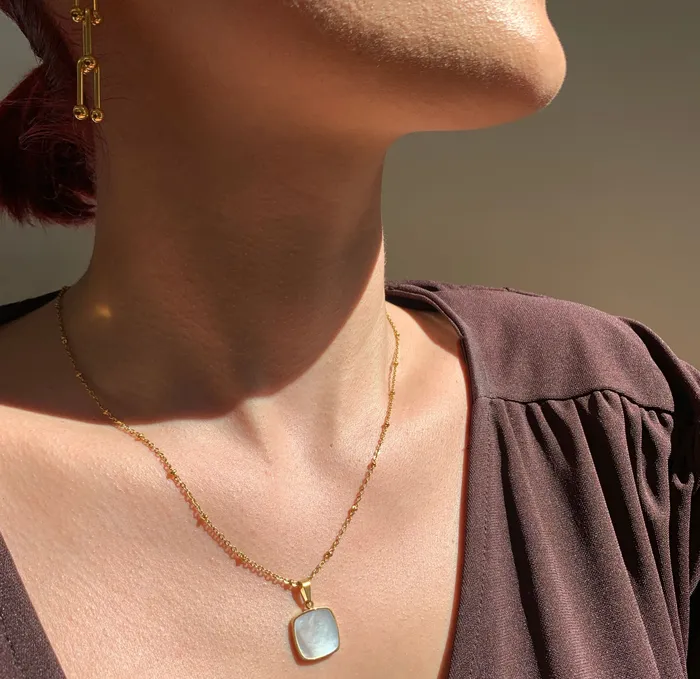 HERMI PEARL PENDANT NECKLACE Mai Dsire Necklaces