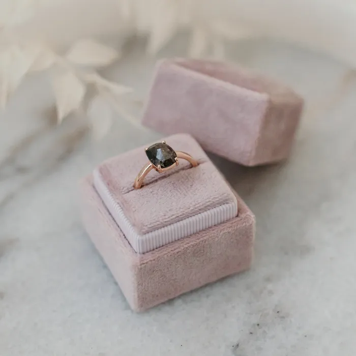 The Eclipse 18k Yellow Size 8 Stone OV29 Cinque Ring Box Custom Engraving 0 VENVS Rings The Eclipse 18k Yellow Size 8 Stone OV29 Cinque Ring Box Custom Engraving 0 VENVS Rings